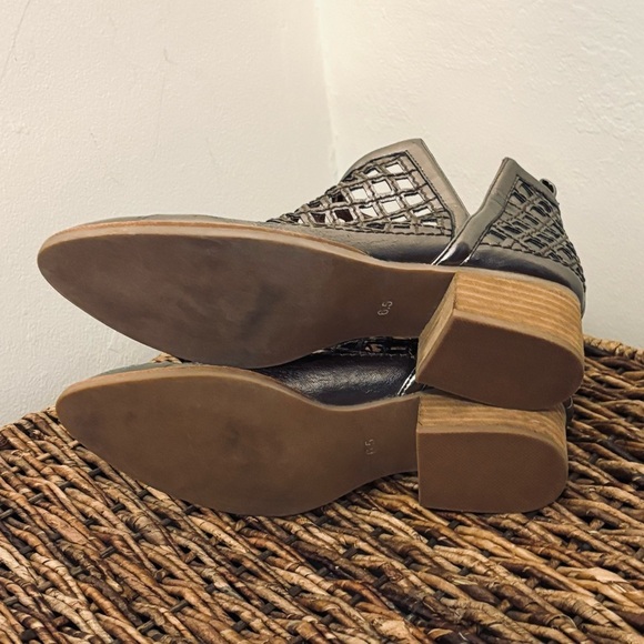 Jeffrey Campbell Taggart Ankle Boots Booties in Pewter size 6.5 - Picture 5 of 7